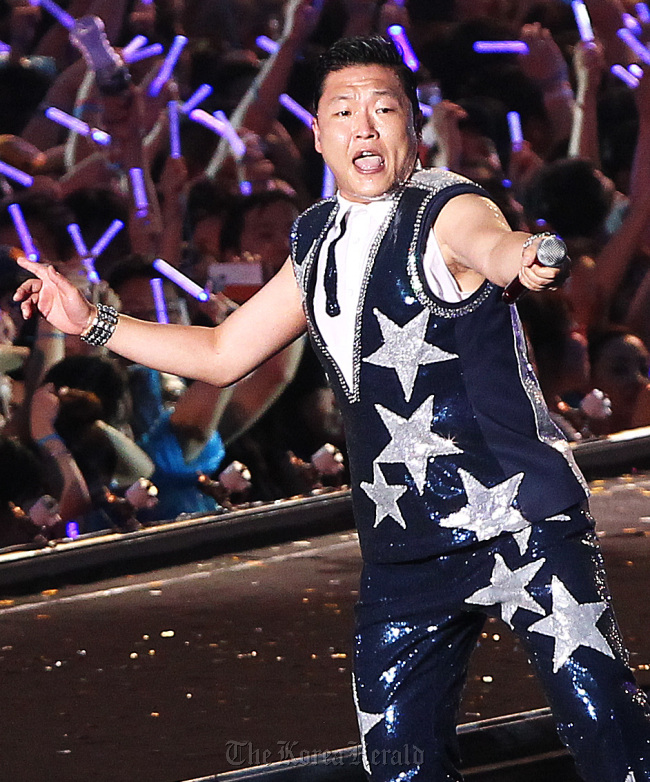 Singer Psy performs at his concert last Saturday. (Yonhap News)
