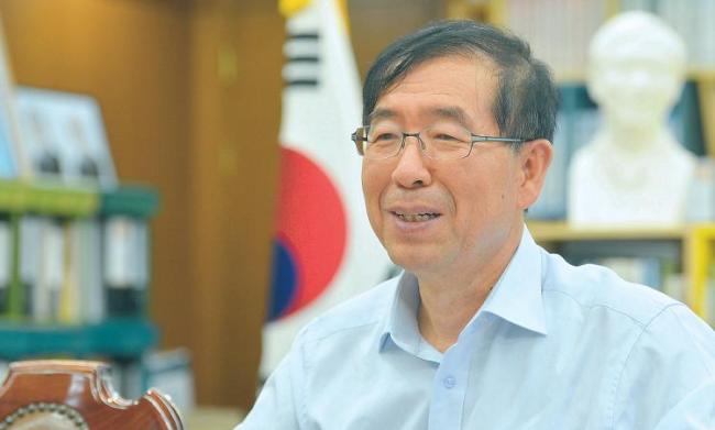 Seoul Mayor Park Won-soon speaks in his office during an interview with The Korea Herald. (Kim Myung-sub/The Korea Herald)