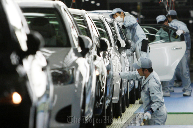 Workers make final inspections on Toyota Motor Corp. vehicles on the production line of the Central Motor Corp. plant in Ohira village, Miyagi Prefecture, Japan. (Bloomberg)