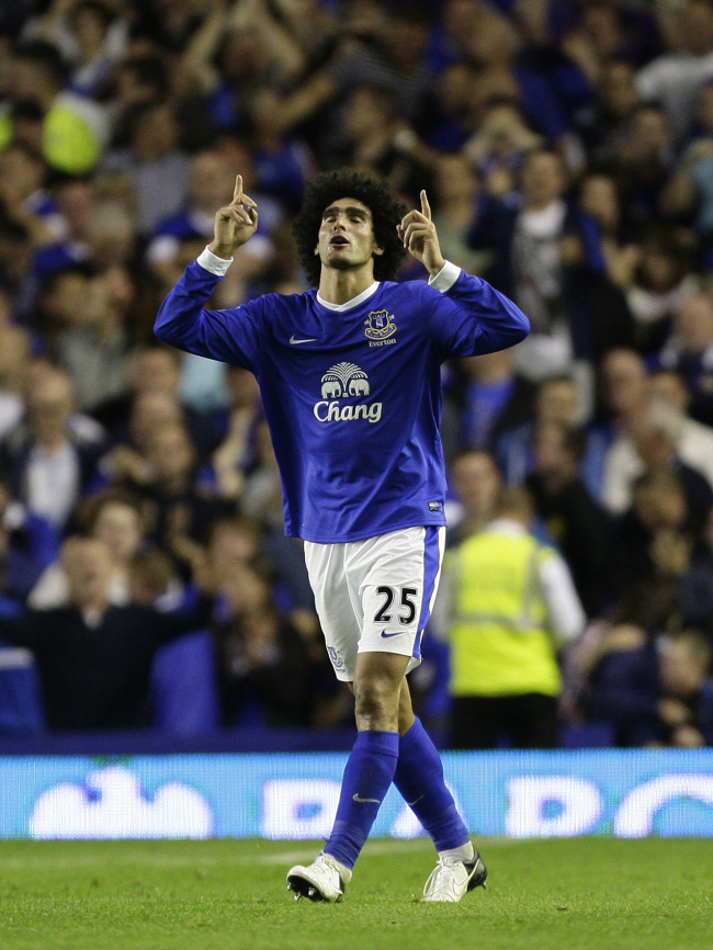 Everton’s Marouane Fellaini celebrates his goal against Manchester United. (AP-Yonhap News)