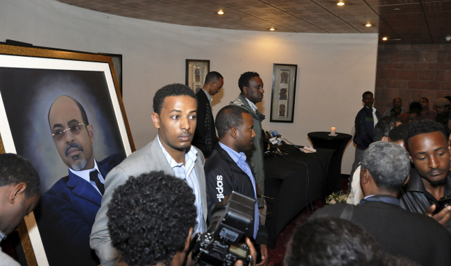 A large portrait of Ethiopia’s long time ruler Meles Zenawi is displayed at a hotel in Addis Ababa on Tuesday, as journalists gather for a press conference about his death. (AP-Yonhap News)