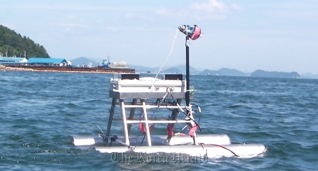 Jellyfish destroying robot developed by a team at KAIST. (Yonhap News)
