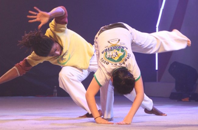 CDO Seoul’s Instrutor Zumbi vies against a capoeira challenger. (Munair Simpson)