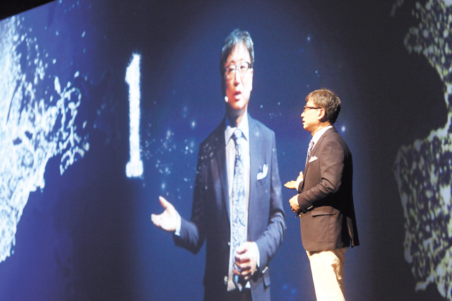 Yoon Boo-keun, president of Samsung Electronics’ consumer electronics division, speaks at a global press conference in Berlin, Germany, Thursday.(Samsung Electronics)