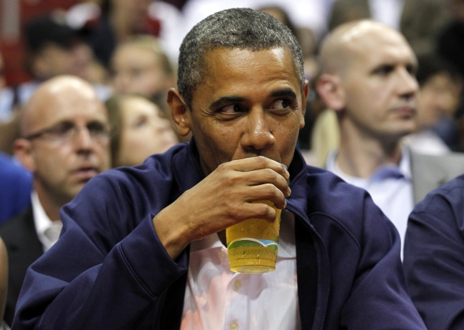 President Barack Obama sips his beer as he watches Team USA and Brazil during the first half of an Olympic men's exhibition basketball game, in Washington, in a file photo. (AP-Yonhap News)