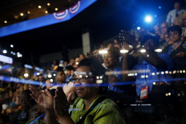 Delegates applaud at the Democratic National Convention (DNC) in Charlotte, North Carolina, U.S., on Tuesday. (Bloomberg-Yonhap News)