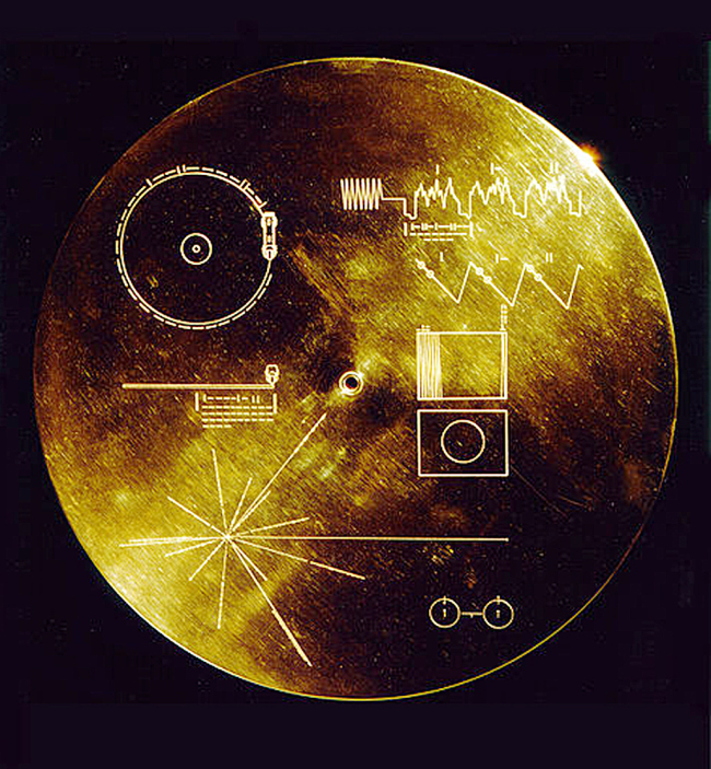 A file photo released by the NASA in 1970 shows the golden record sent aboard NASA`s Voyager 1, launched on September 5, 1977, with a cartridge and a needle to play it. It comprises 115 images of Earth, a variety of sounds and snatches of music and spoken greetings from Earthlings in 55 languages. (AFP-Yonhap News)