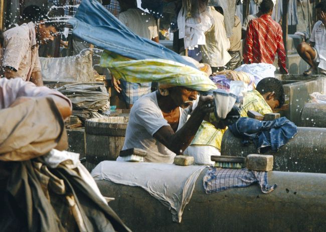 “Mumbai: A Laundry Field, 2008” by Kim Sooja (Kukje Gallery)