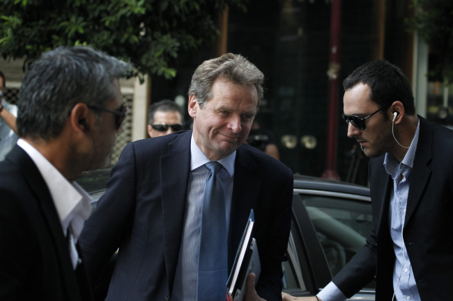 International Monetary Fund mission chief Poul Thomsen (center) arrives for a meeting between Greece’s Finance Minister Yannis Stournaras and the debt inspectors at Greece’s Finance Ministry in Athens on Sunday. (AP-Yonhap News)