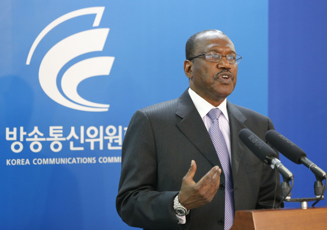 Hamadoun Toure, secretary-general of the ITU, speaks at a news conference in Seoul on Monday. (Yonhap News)