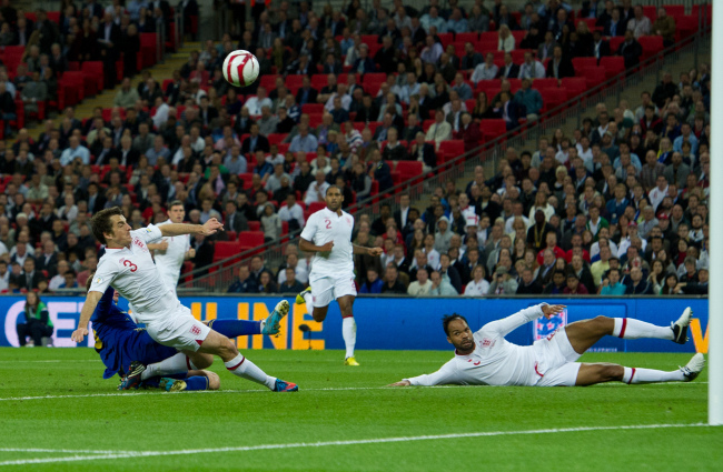 England’s Leighton Baines (3) tackles Ukraine’s Roman Zozulya in London on Tuesday. ( AP-Yonhap News)