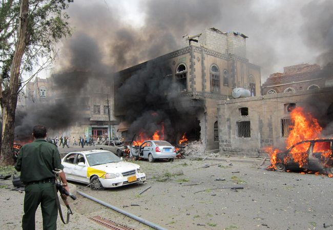 Yemeni security forces inspect the site of a car bomb attack targeting the convoy of the country’s defense minister in Sanaa on Tuesday. (AFP-Yonhap News)