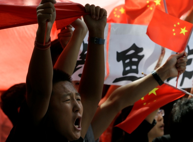 A Chinese man protests outside the Japanese Embassy in Beijing, China, Thursday. (AP-Yonhap News)