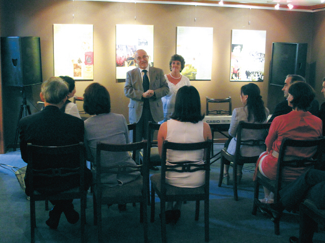 Portuguese Ambassador to Korea Antonio Quinteiro Nobre (left and facing front) and Hankuk University of Foreign Studies professor Maria Joao Amaral (right and facing front) address a small audience at the Portuguese Cultural Center in the Portuguese Embassy in Seoul on Monday.