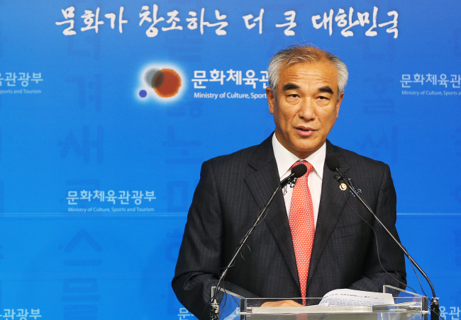 Culture Minister Choe Kwang-shik speaks at a press conference on Monday in Seoul. (Yonhap News)
