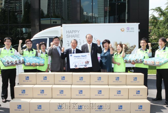 SPC executives and employees attend a ceremony to deliver bread to social welfare centers and rural areas this month. (SPC)