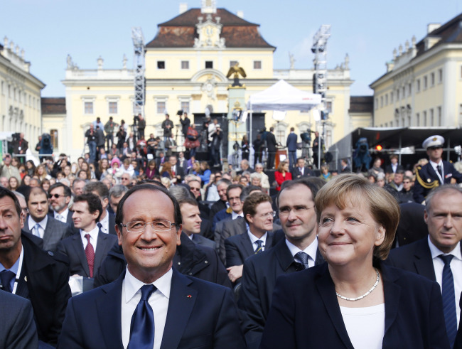 German Chancellor Angela Merkel (right) and French President Francois Hollande, at the castle in Ludwigsburg on Saturday. (AP-Yonhap News)