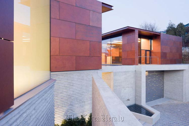 Exterior of Daeyang Gallery and House (Steven Holl Architects)