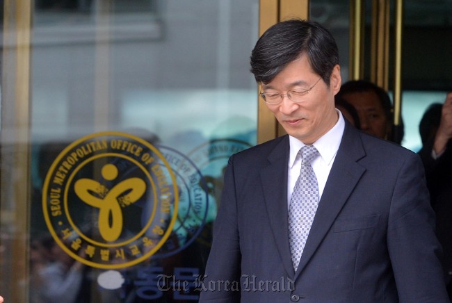 Kwak No-hyun leaves the Seoul Metropolitan Office of Education on Thursday. (Lee Sang-sub/The Korea Herald)