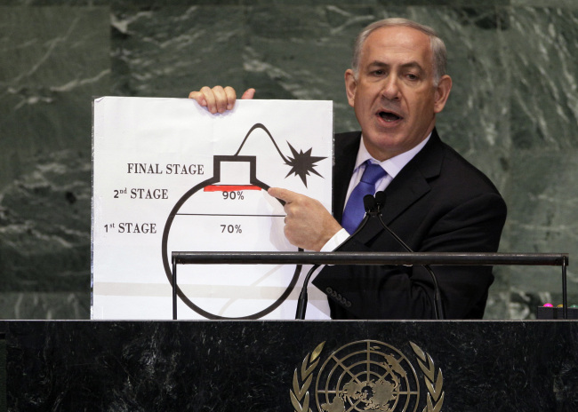 Israel’s Prime Minister Benjamin Netanyahu shows an illustration as he describes his concerns over Iran’s nuclear ambitions during his address to the 67th session of the United Nations General Assembly at U.N. headquarters in New York on Thursday. (AP-Yonhap News)