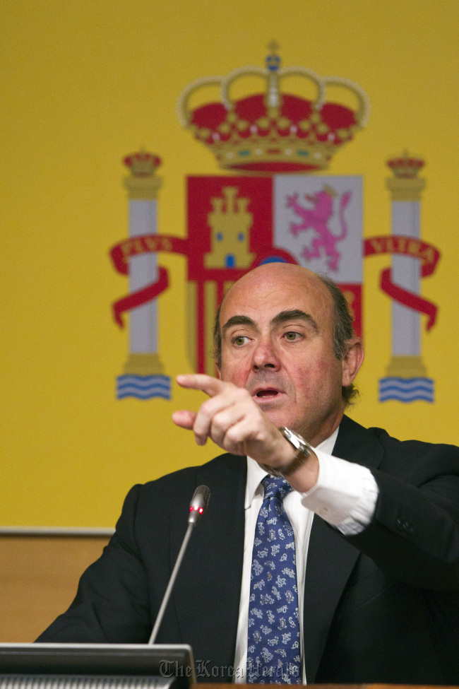 Spain’s Economy Minister Luis de Guindos. (Bloomberg)