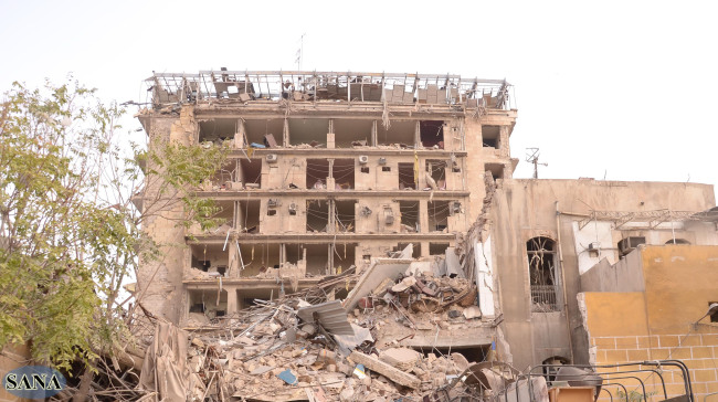 A handout photo shows destruction and huge damages caused by the three explosions that had rattled Saadallah al-Jabiri Square in the northern city of Aleppo, Syria, Wednesday. (Xinhua-Yonhap News)