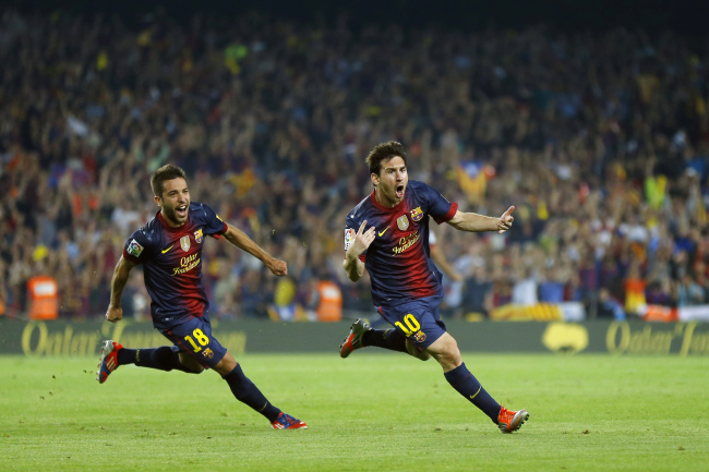 Barcelona’s Lionel Messi (right) celebrates his goal with teammate Jordi Alba on Sunday. (AP-Yonhap News)