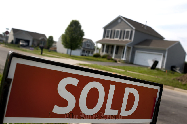 A sold sign is displayed in front of a house at the River Valley Highlands neighborhood in Lancaster, Ohio. (Bloomberg)