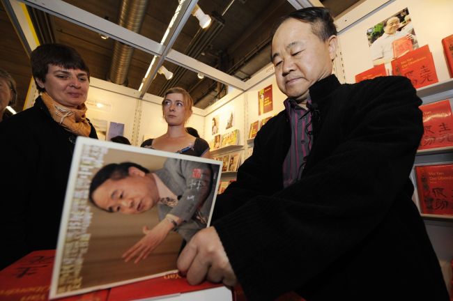 This Oct. 15, 2009, photo shows Chinese author Mo Yan taking part in a reading at the 61st Frankfurt Book Fair in Frankfurt. (AFP-Yonhap News)