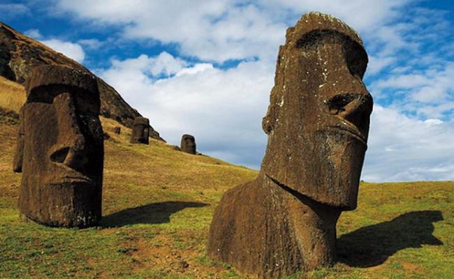 5Heads at Rano Raraku, the quarry on Easter Island. The sculptures have bodies attached, but they are buried under the dirt and not visible. About 400 moai are here in various stages of carving. (www.easterislandspirit.com)