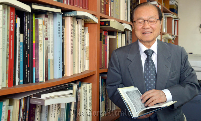 Ahn Hwi-joon, director of the foundation for repatriation of cultural assets overseas, poses at his office on Thursday in Seoul. (Kim Myung-sub/The Korea Herald)