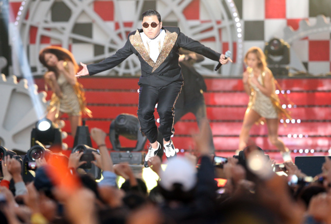 Singer Psy performs at the 2012 Formula 1 Korea Grand Prix in Yeongam, South Jeolla Province, on Sunday. (Yonhap News)