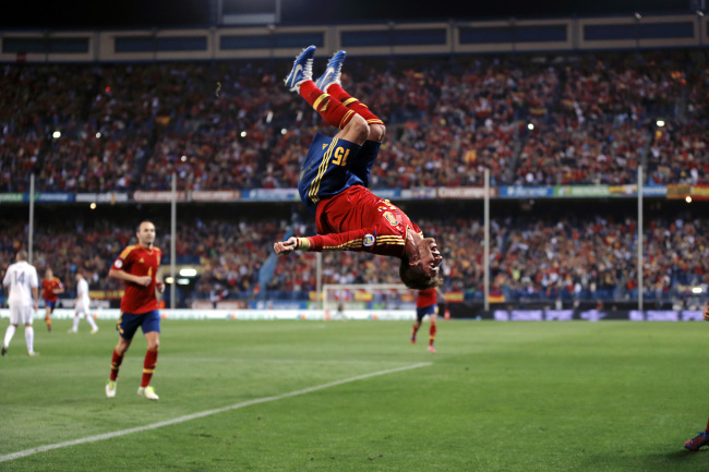 Spain’s Sergio Ramos celebrates his goal against France on Tuesday. (AP-Yonhap News)