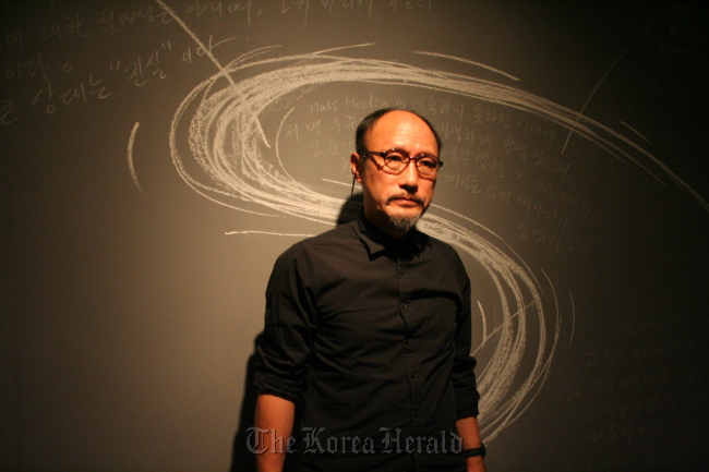 Installation and media artist Yook Geun-byung (Ilmin Museum of Art)