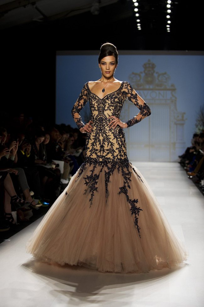 A models walks the runway wearing a design by Pavoni during opening night of Toronto Fashion Week on Monday in Toronto. (AP-Yonhap News)