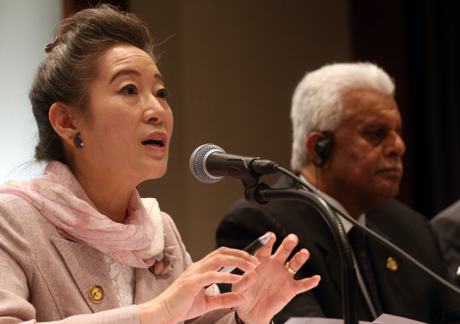 Environmental Minister Yoo Young-sook on Tuesday announces the result of a two-day preparatory meeting in Seoul for the Conference of the Parties to the United Nations Framework Convention on Climate Change. (Yonhap News)