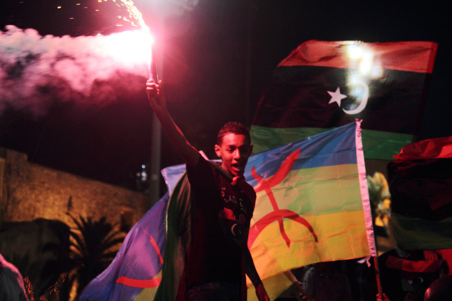 Libyans celebrate one year on since the country was declared liberated from former dictator Moammar Gadhafi, at Martyrs Square in Tripoli on Tuesday. (AP-Yonhap News)