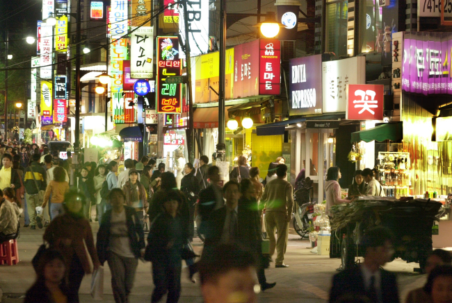 A night scene in Seoul (The Korea Herald)