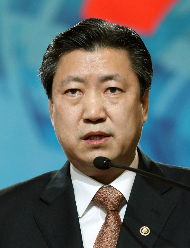 Min Dong-seok