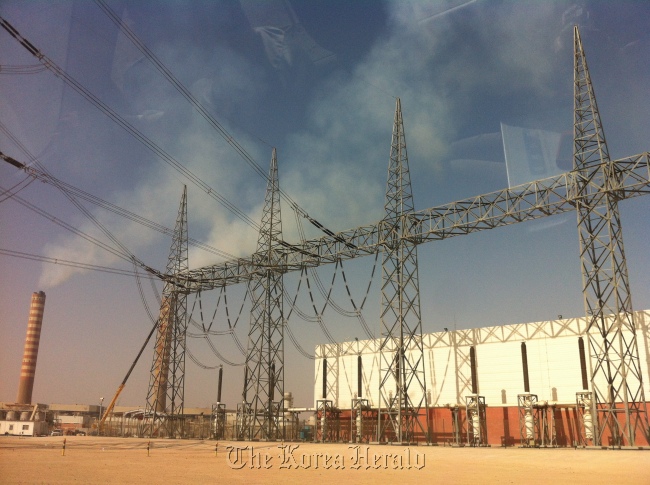 A combined cycle power plant built by Hyundai Heavy Industries and operated by GE International in Subiya, north of Kuwait City. (Shin Hyon-hee/The Korea Herald)