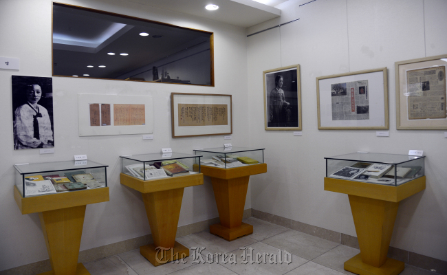 Young-in Literary Museum’s exhibition, “Korean Women’s Literature 30 Years” features the lives of 13 late female writers in Korea, by displaying their photographs and handwritten notes and writings. (Park Hae-mook/The Korea Herald)