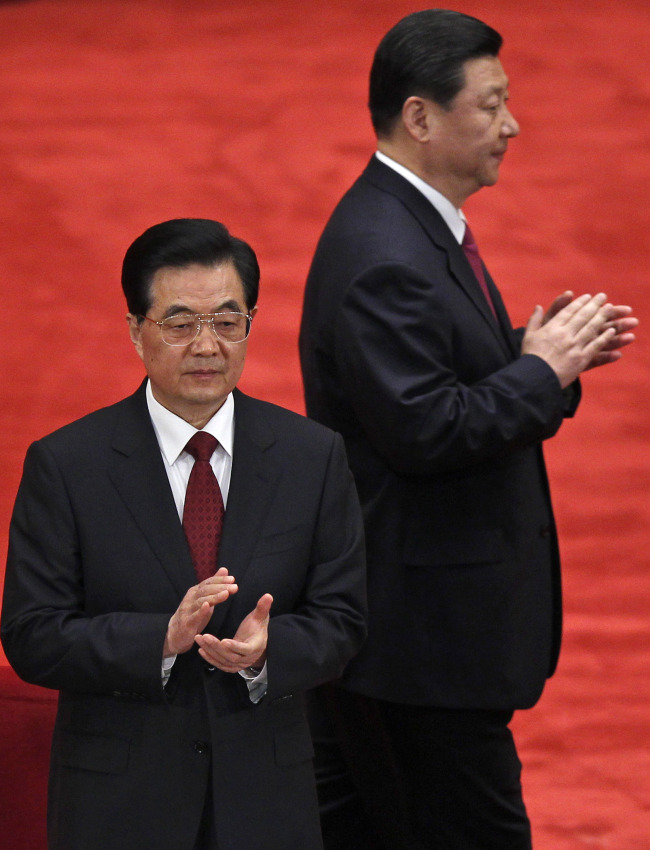 Chinese President Hu Jintao (front) and Vice President Xi Jinping arrive at a conference to celebrate the 90th anniversary of the founding of Chinese Communist Youth League at the Great Hall of the People in Beijing in May. (AP-Yonhap News)