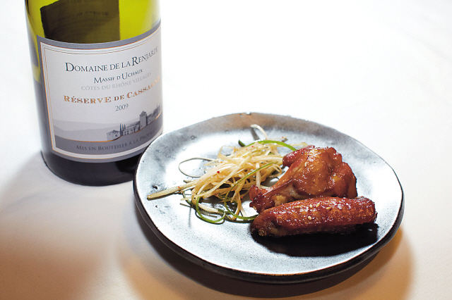 O’neul’s soy sauce-seasoned chicken wings pair well with the 2010 Domaine de la Renjarde Reserve de Cassagne Cotes du Rhone Villages Massif d’Uchaux. (Inter Rhone)