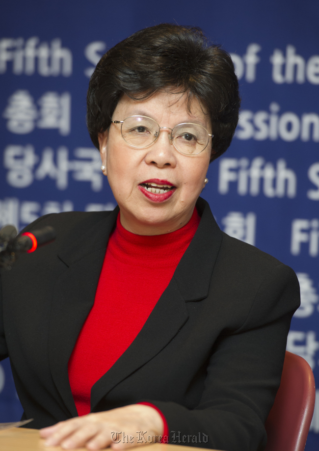 Margaret Chan, director-general of the WHO, speaks at press conference in Seoul, Sunday. (WHO FCTC)