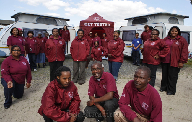 Staff members of Desmond Tutu TB Center in South Africa. (Chong Kun Dang)