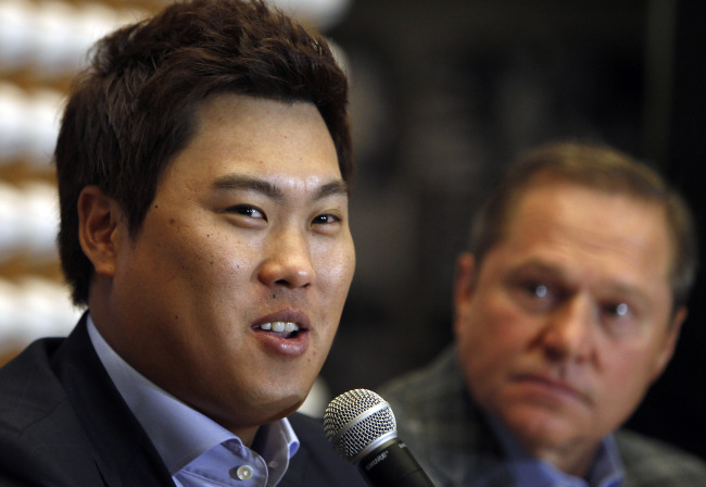 Ryu Hyun-jin speaks as his agent Scott Boras looks on during a press conference in Newport Beach, California, Thursday. (AP-Yonhap News)