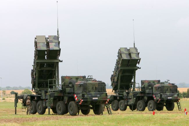 Picture taken on July 15, 2008, shows the Air Defense Missile Squadron 2 with a Patriot missile launcher during an exercise at training site Warbelow near Gnoien, northern Germany. (AFP-Yonhap News)