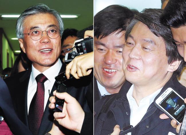 Presidential candidates Moon Jae-in (left) and Ahn Cheol-soo are surrounded by reporters at their respective campaign offices Friday. (Yonhap News)