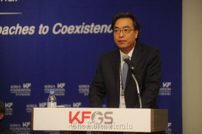 Kim Woo-sang, president of the Korea Foundation, delivers opening remarks at the state-run organization’s international conference on multiculturalism on Friday in Seoul. (KF)