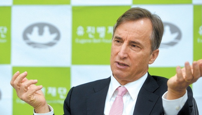 Stephen Linton speaks during an interview in his office in Anyang, Gyeonggi Province, Wednesday. (Lee Sang-sub/The Korea Herald)